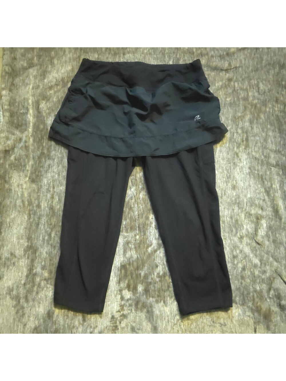 Roadrunner Sports Black Skirted Capri Leggings Size S